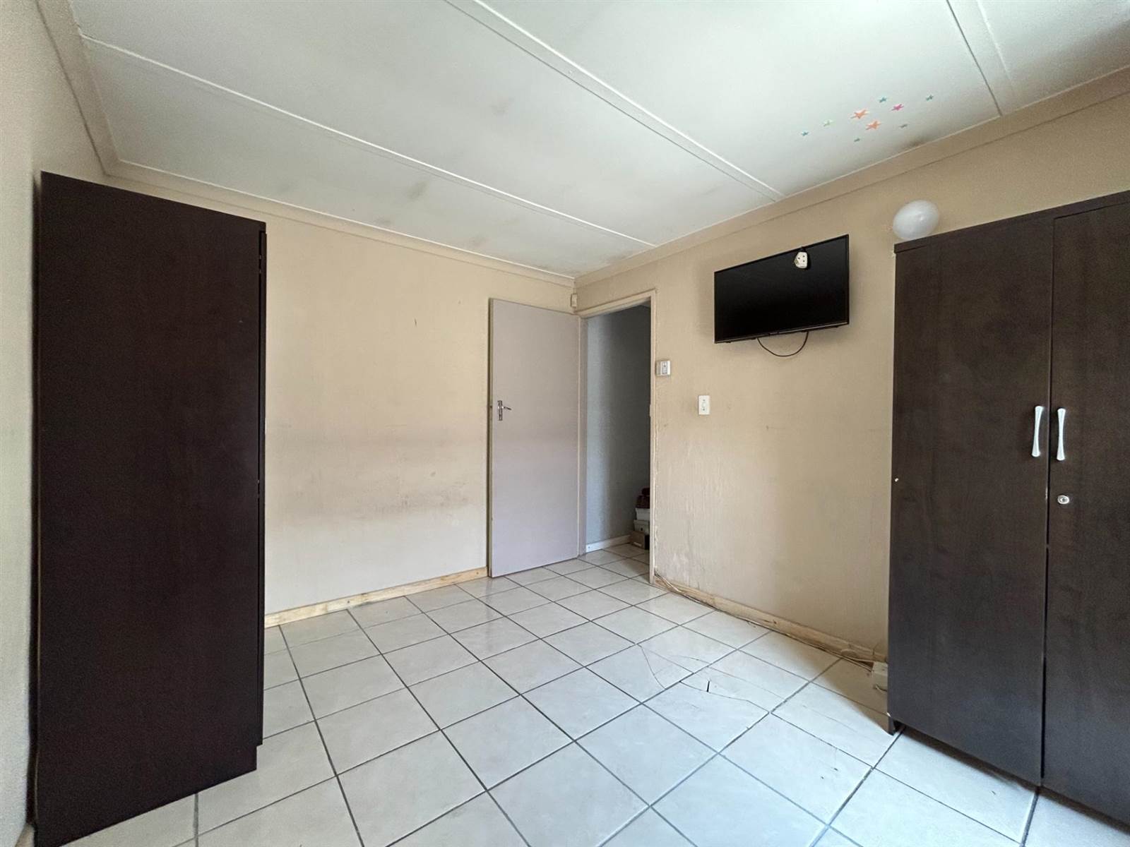 3 Bed House in Mitchells Plain photo number 11