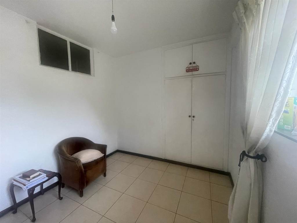 2 Bed Apartment in Illovo photo number 19