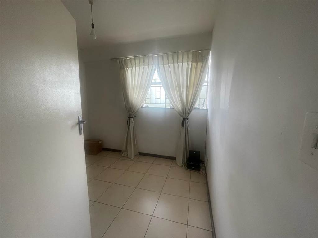 2 Bed Apartment in Illovo photo number 18