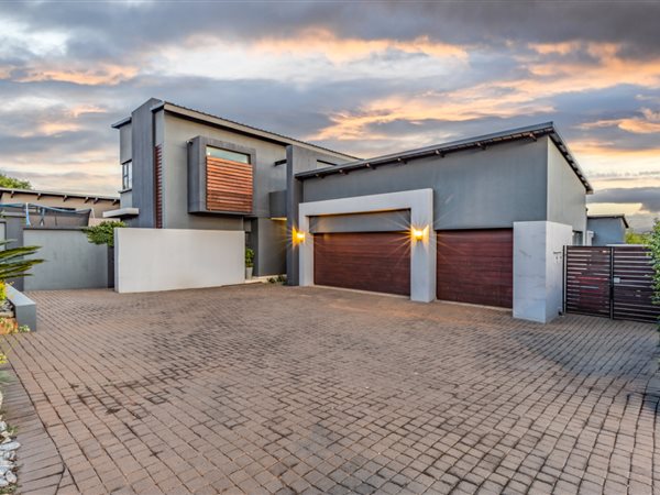 4 Bedroom House 4 Bedroom House
