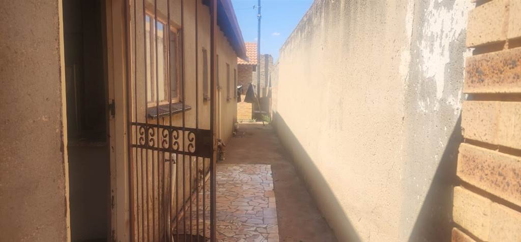 3 Bed House in Katlehong photo number 20