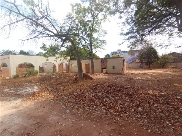 2 890 m² Land