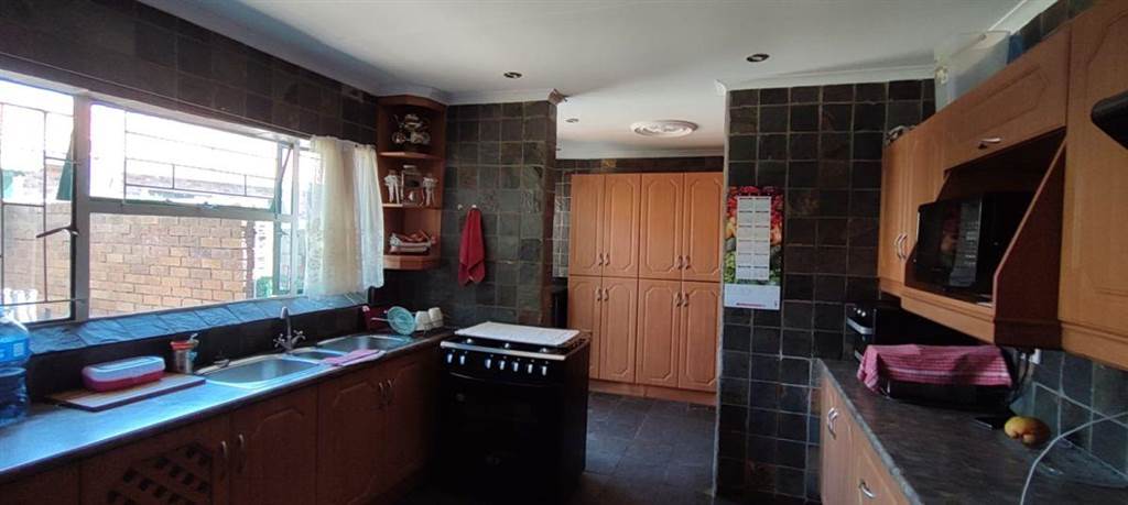 4 Bed House in Secunda photo number 10