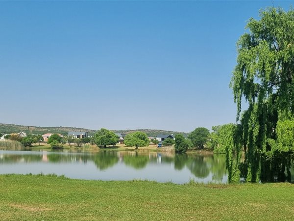 1000 m² Land available in Boschkop
