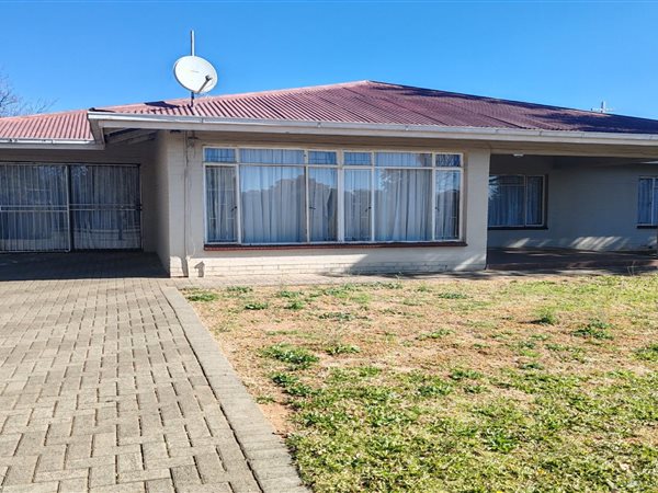 4 Bedroom House 4 Bedroom House