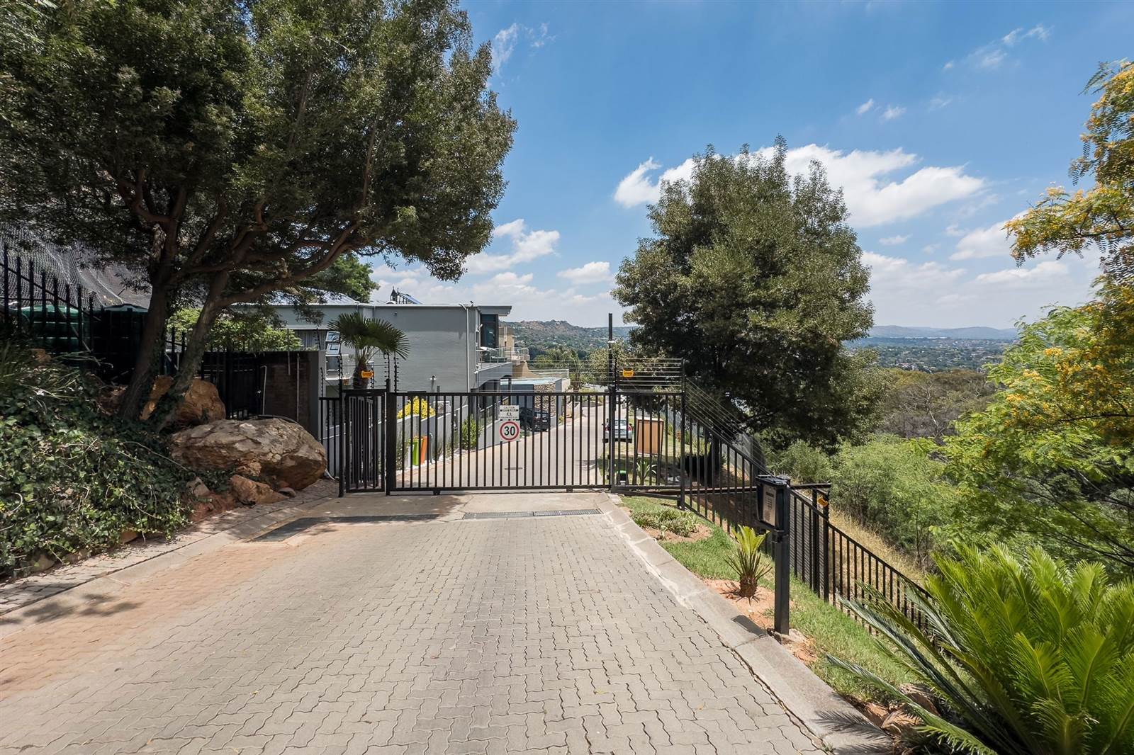 507 m² Land available in Northcliff photo number 13