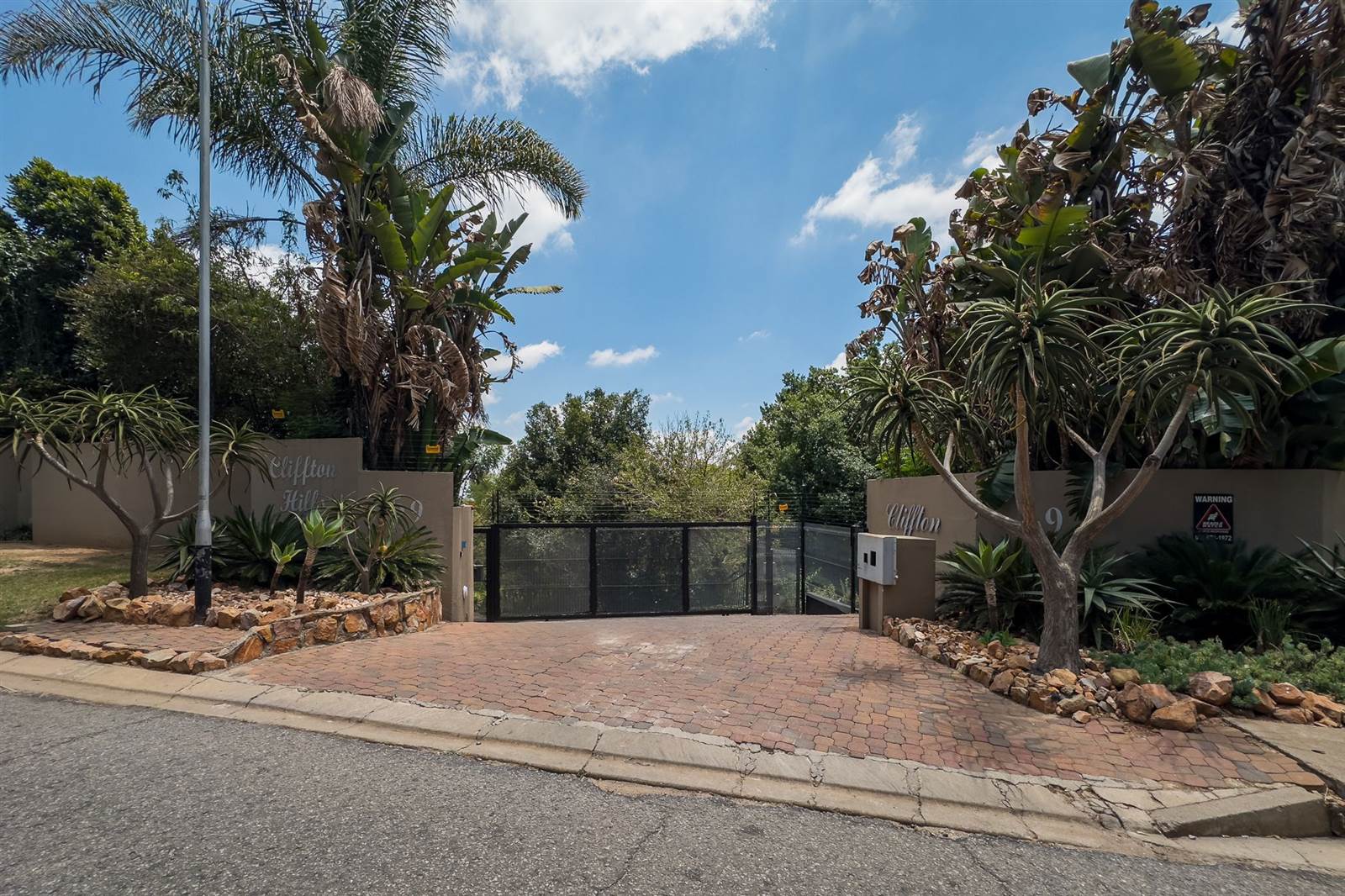 507 m² Land available in Northcliff photo number 25