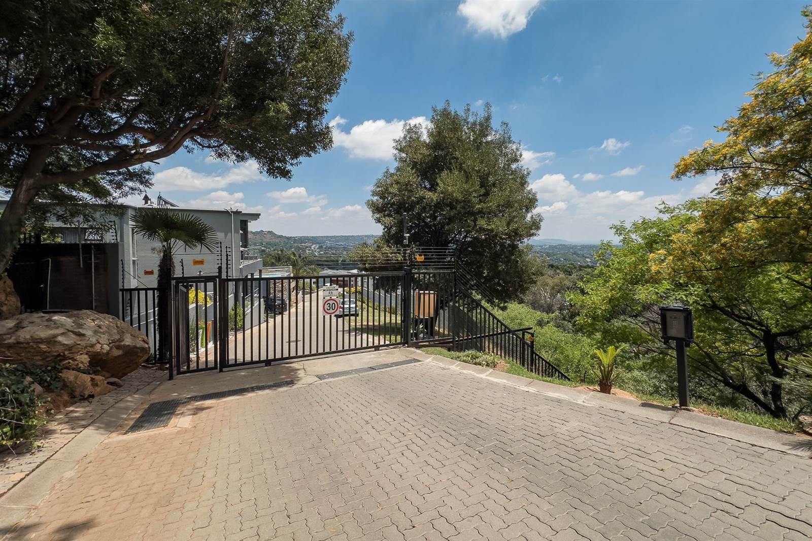 507 m² Land available in Northcliff photo number 3