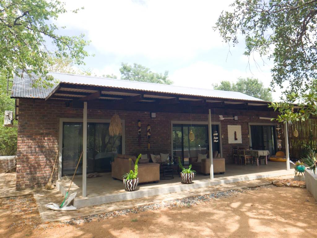 2 Bed House in Hoedspruit photo number 1