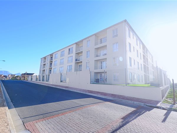 2 Bed Apartment in Muizenberg