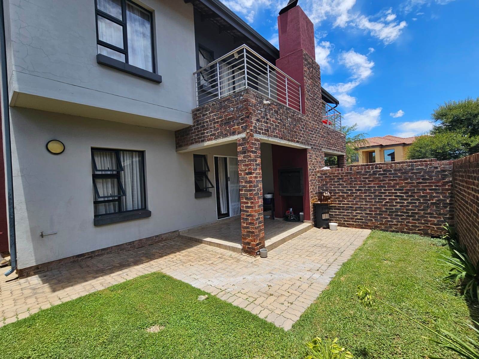 3 Bed Townhouse in Doornpoort and surrounds photo number 1