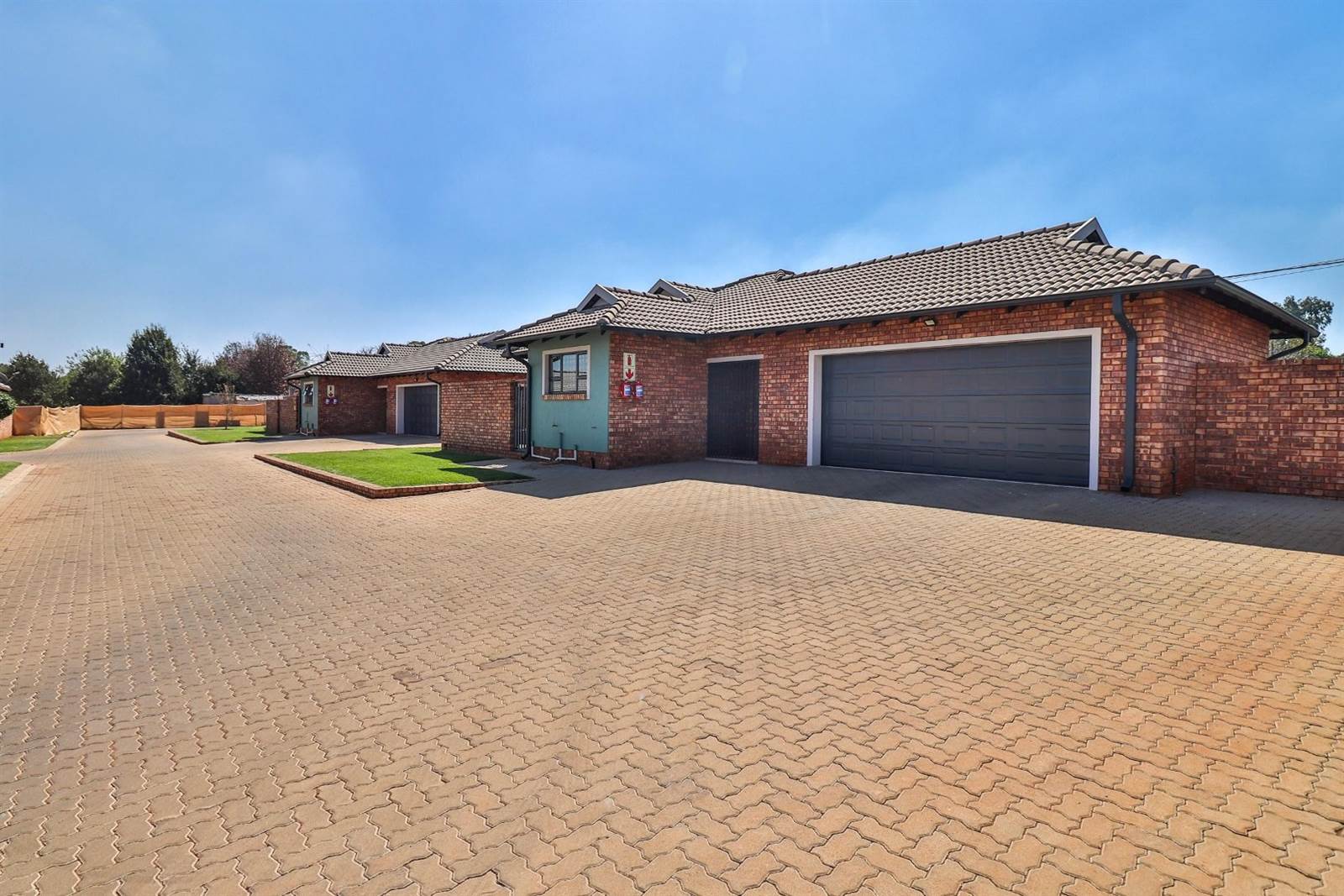 3 Bed Townhouse in Benoni AH photo number 11