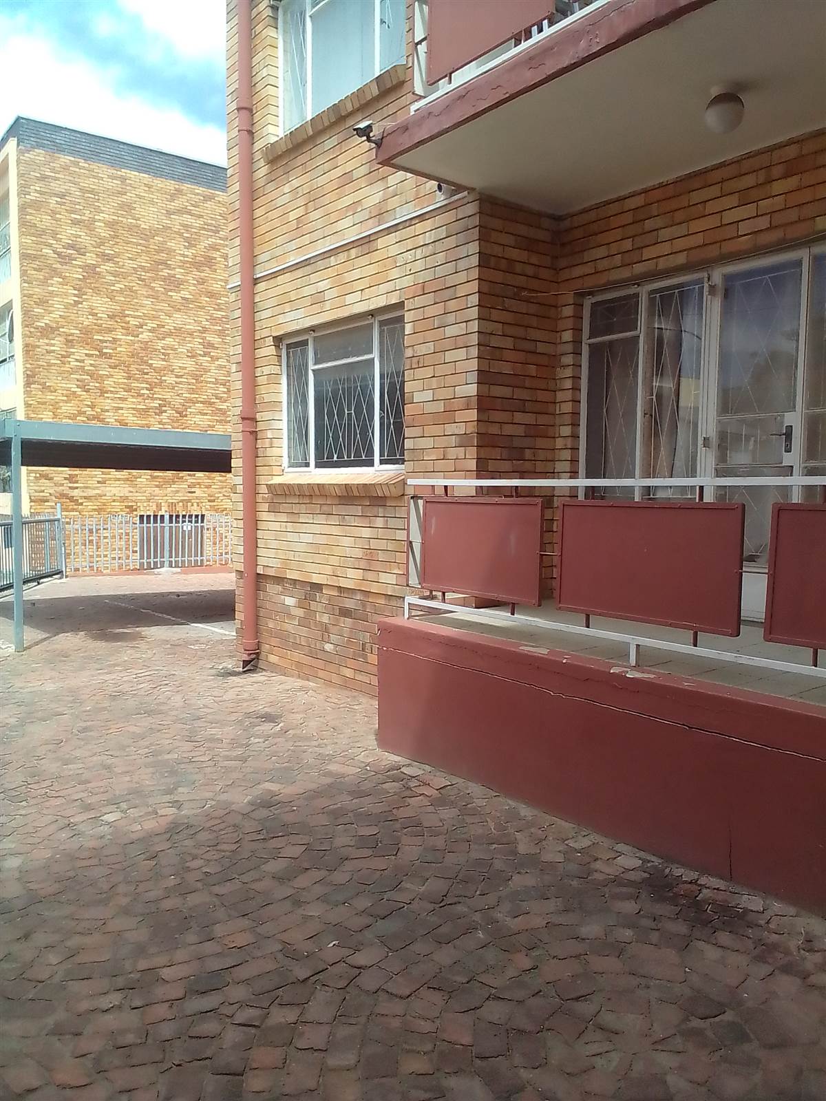 2 Bed Flat in Uitenhage Central photo number 1