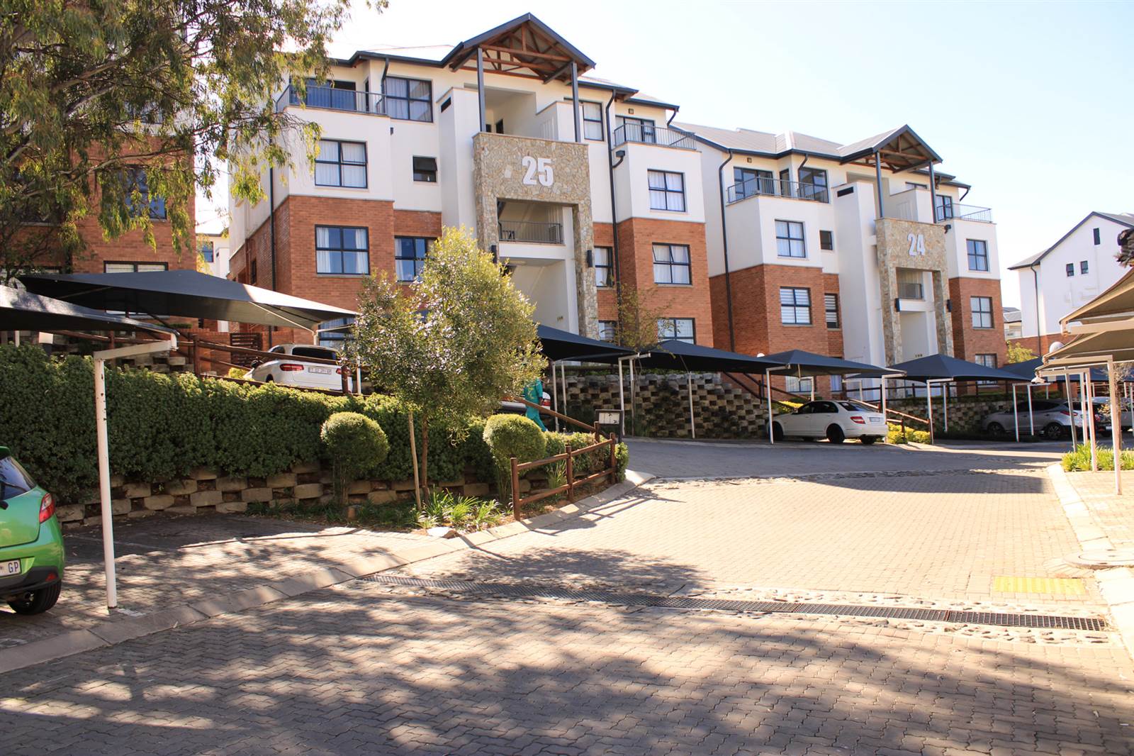 3 Bed Apartment in Olivedale photo number 1