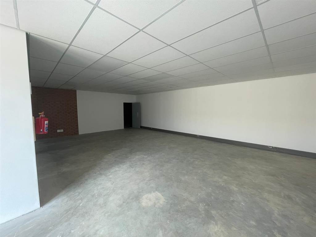 446  m² Industrial space in Clayville photo number 11
