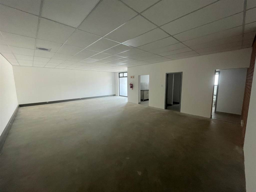 446  m² Industrial space in Clayville photo number 15