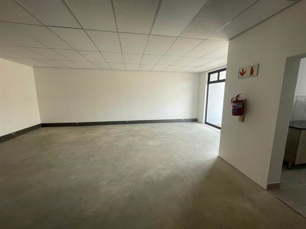 446  m² Industrial space in Clayville photo number 14