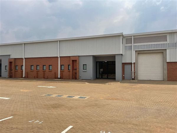 446  m² Industrial space in Clayville
