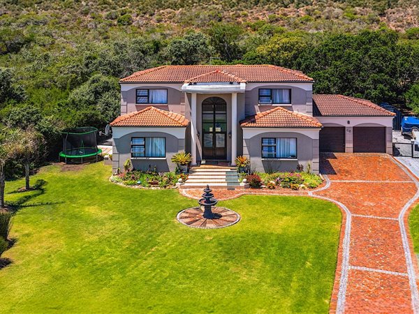 4 Bedroom House 4 Bedroom House
