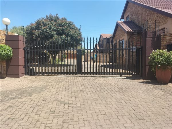 4 Bed House in Dalpark