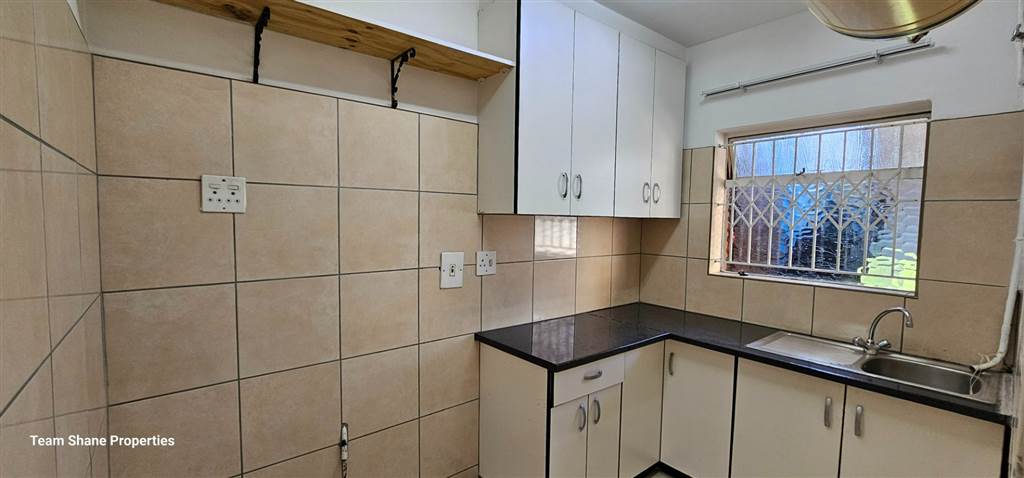 1.5 Bed Apartment in Overport photo number 6