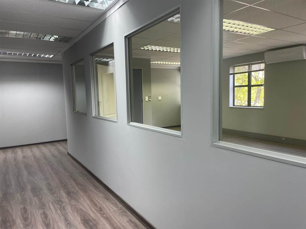 500  m² Office Space in Epsom Downs photo number 9