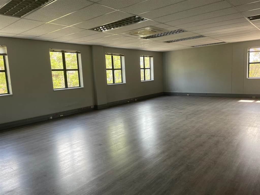 500  m² Office Space in Epsom Downs photo number 2
