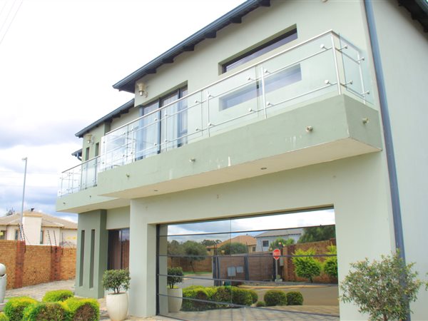 4 Bedroom House 4 Bedroom House