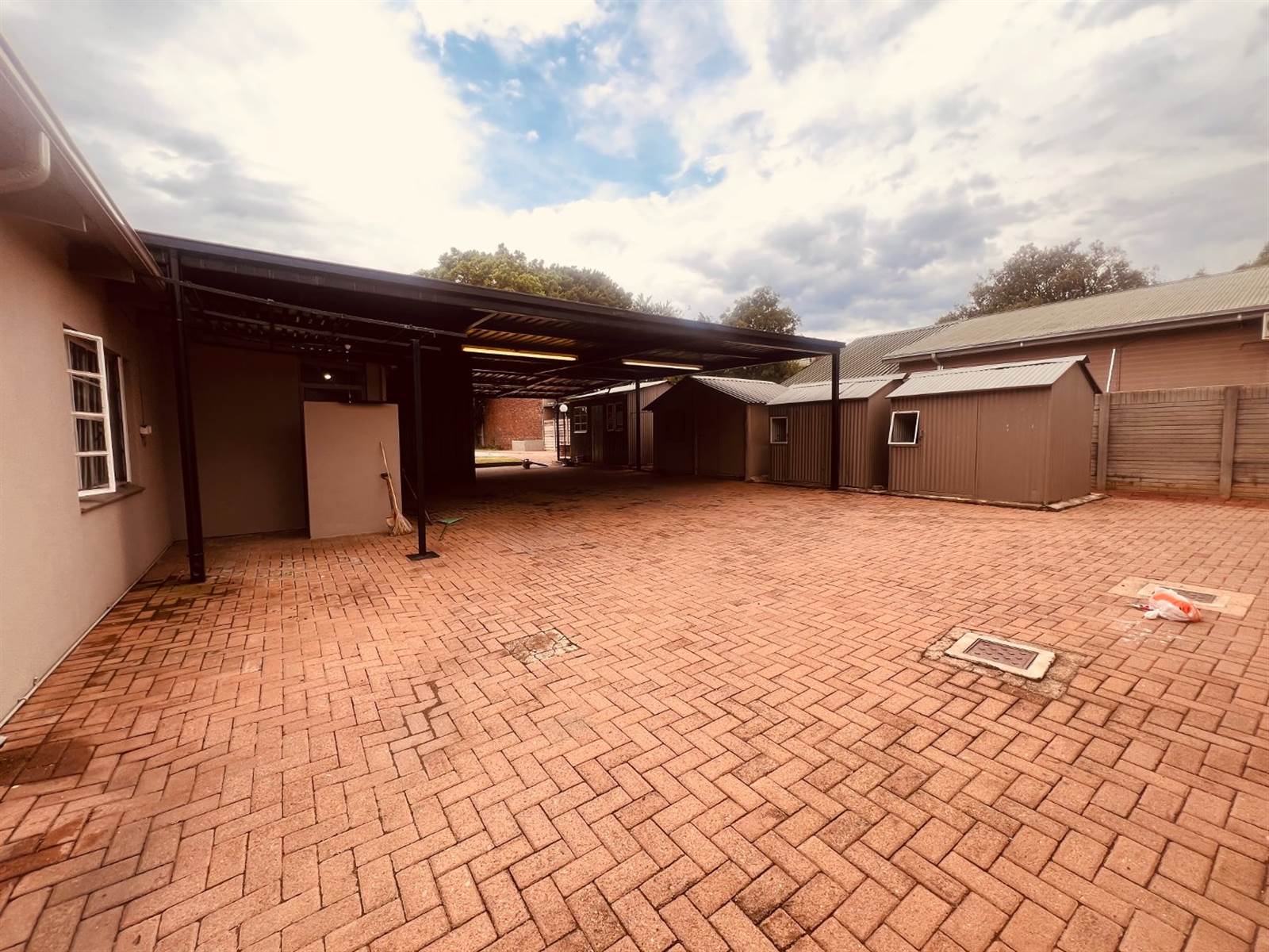 4 Bed House in Rietfontein photo number 14