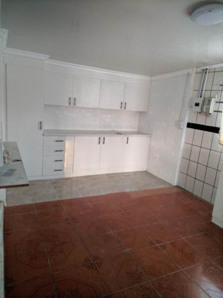 2 Bed House in Mafikeng photo number 3