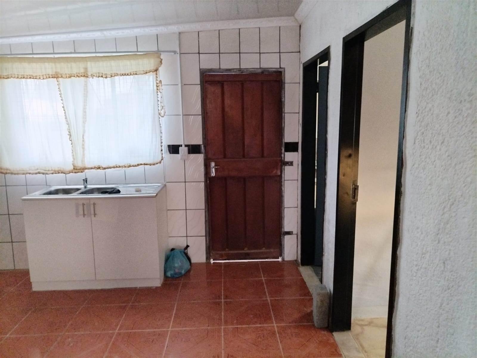 2 Bed House in Mafikeng photo number 4