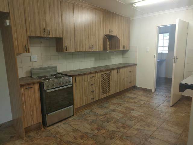 1.5 Bed House in Hartbeespoort Dam photo number 4