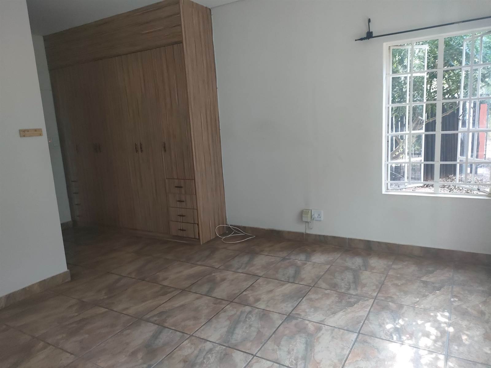 1.5 Bed House in Hartbeespoort Dam photo number 11