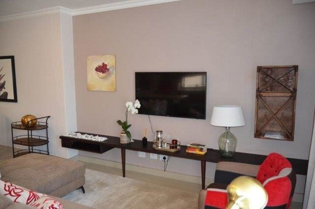 2 Bed Apartment in Atholl photo number 12
