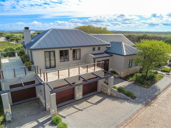 4 Bedroom House 4 Bedroom House