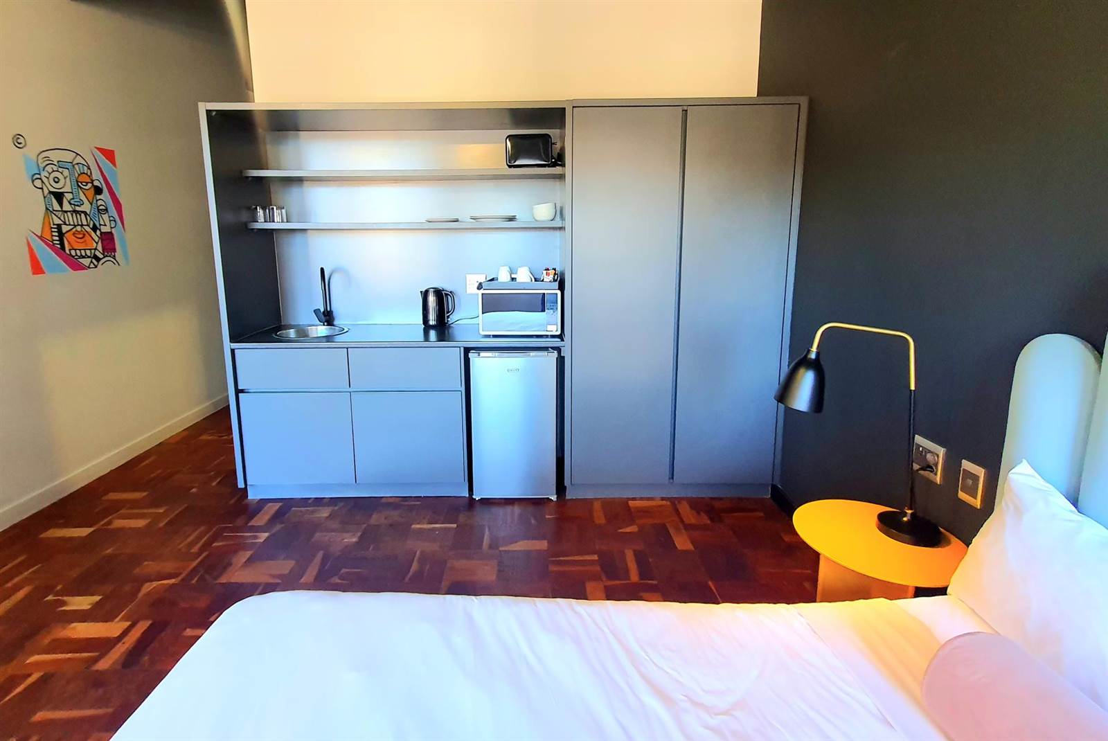 Bachelor apartment in Cape Town City Centre photo number 5