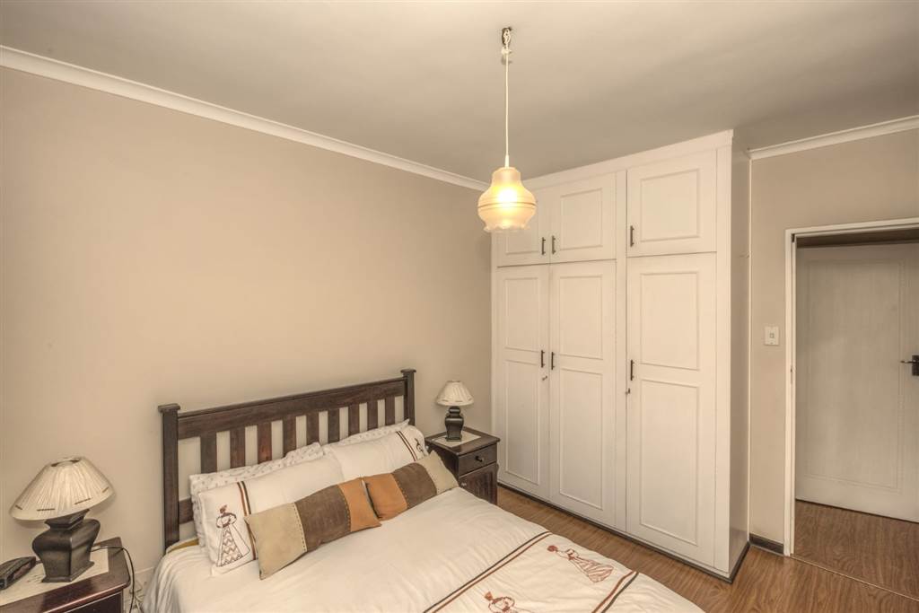 2 Bed Townhouse in Cotswold photo number 24