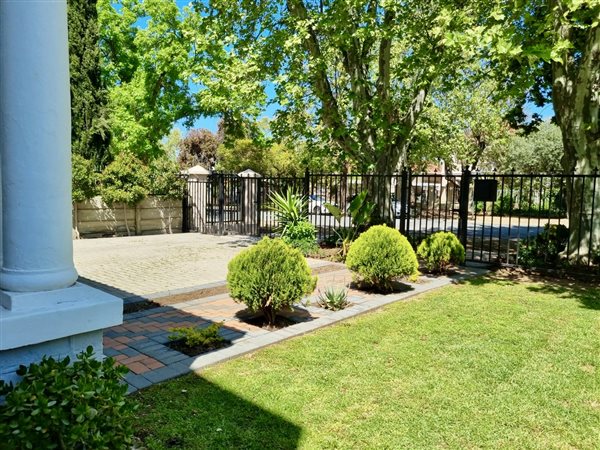 4 Bedroom House 4 Bedroom House