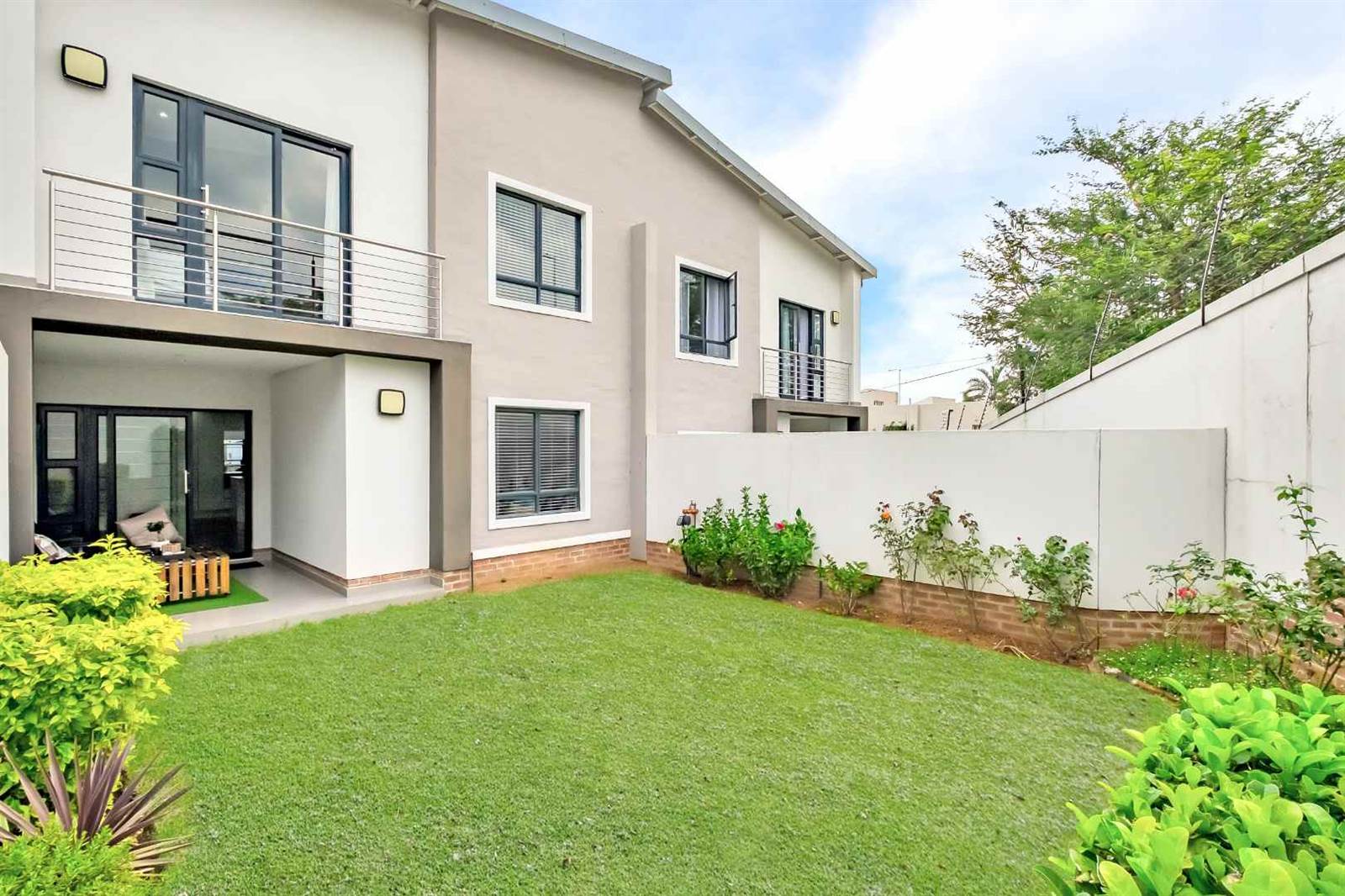 3 Bed Townhouse in Rivonia photo number 1