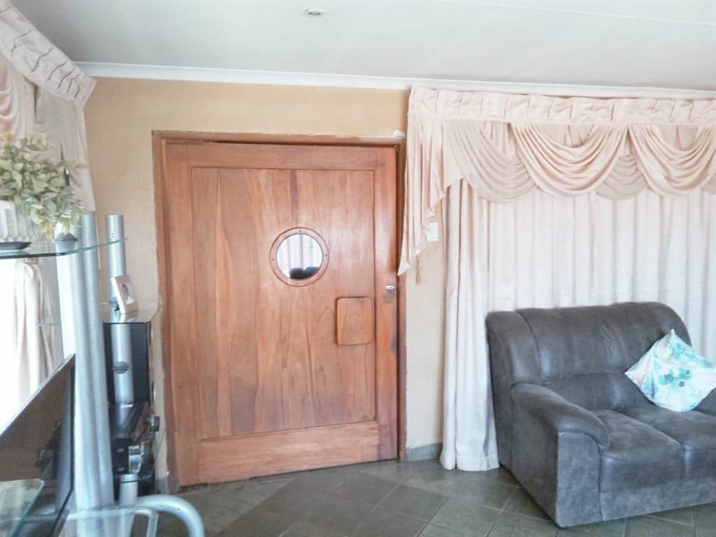 3 Bed House in Mamelodi East photo number 21