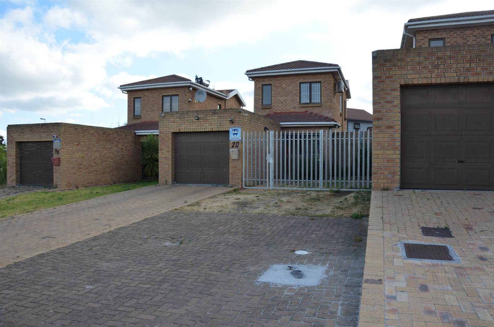 2 Bed House in Brackenfell Central photo number 2