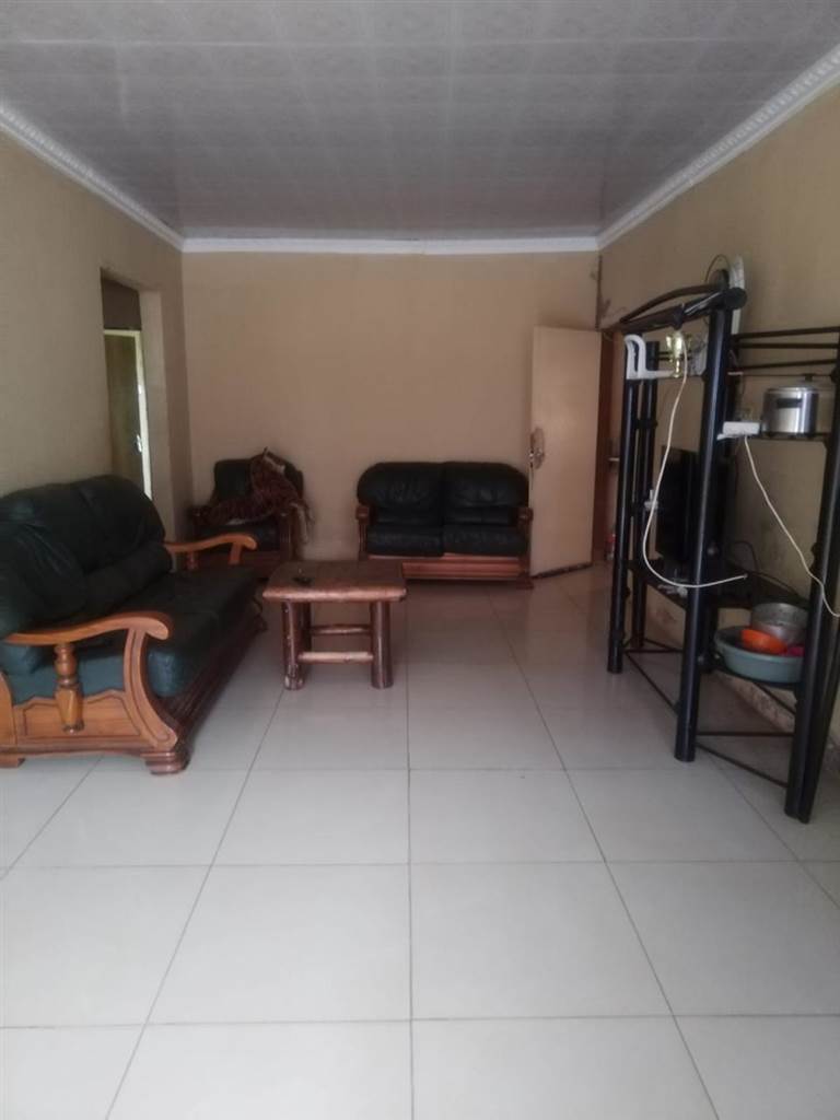3 Bed House in Mohlakeng photo number 10