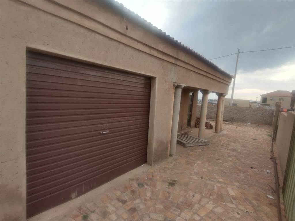 3 Bed House in Mohlakeng photo number 16