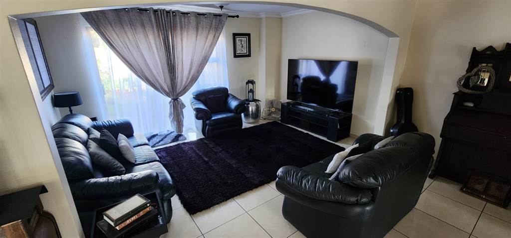 3 Bed House in Sasolburg photo number 3
