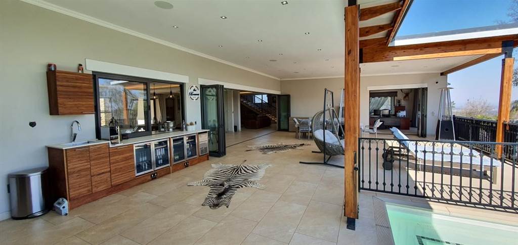6 Bed House in Louis Trichardt photo number 16