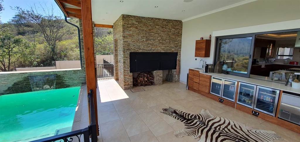 6 Bed House in Louis Trichardt photo number 12