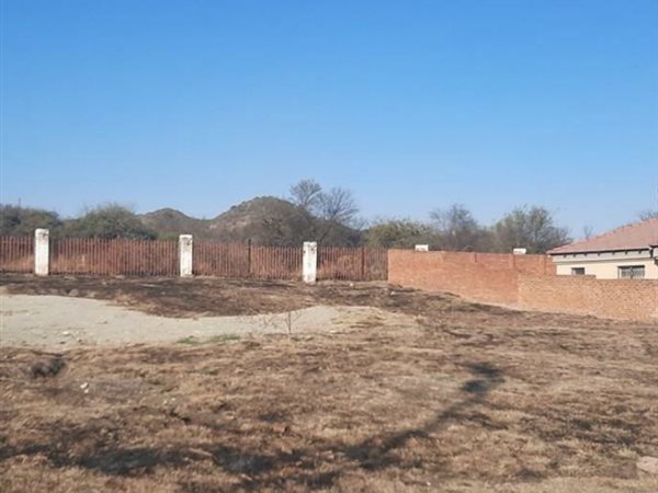 563 m² Land available in Brits Central