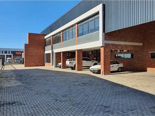 900  m² Commercial space