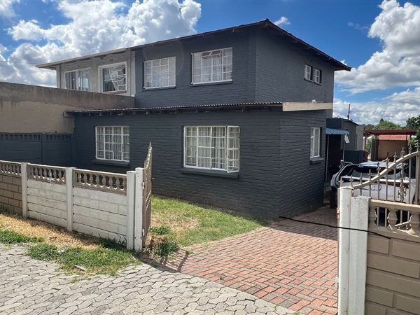 5 Bedroom House 5 Bedroom House