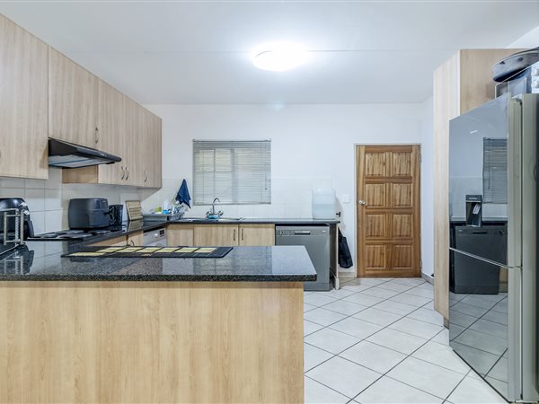 3 Bedroom Townhouse 3 Bedroom Townhouse